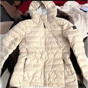 Hardly worn. Great condition.